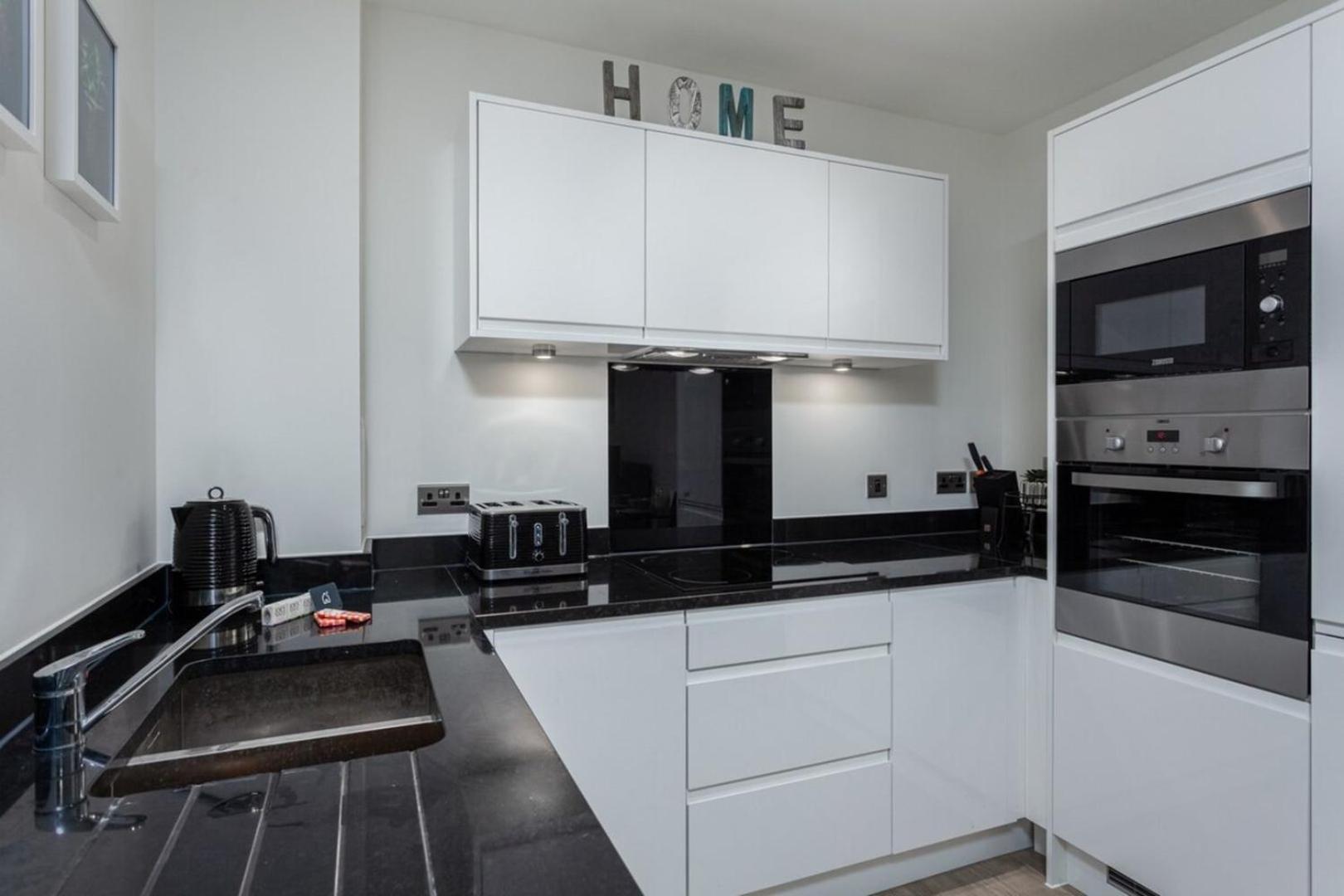 Classy Cricklewood Home Лондон Екстер'єр фото